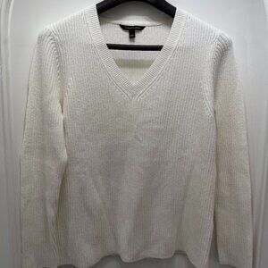 41 Hawthorn Women’s Soft, classic, ribbed V-neck sweater. Large. Off-white color